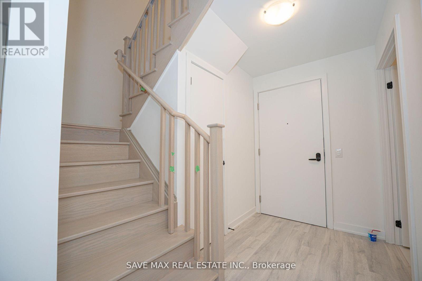 Th108 - 220 Missinnihe Way, Mississauga, Ontario  L5H 0A9 - Photo 9 - W12455912