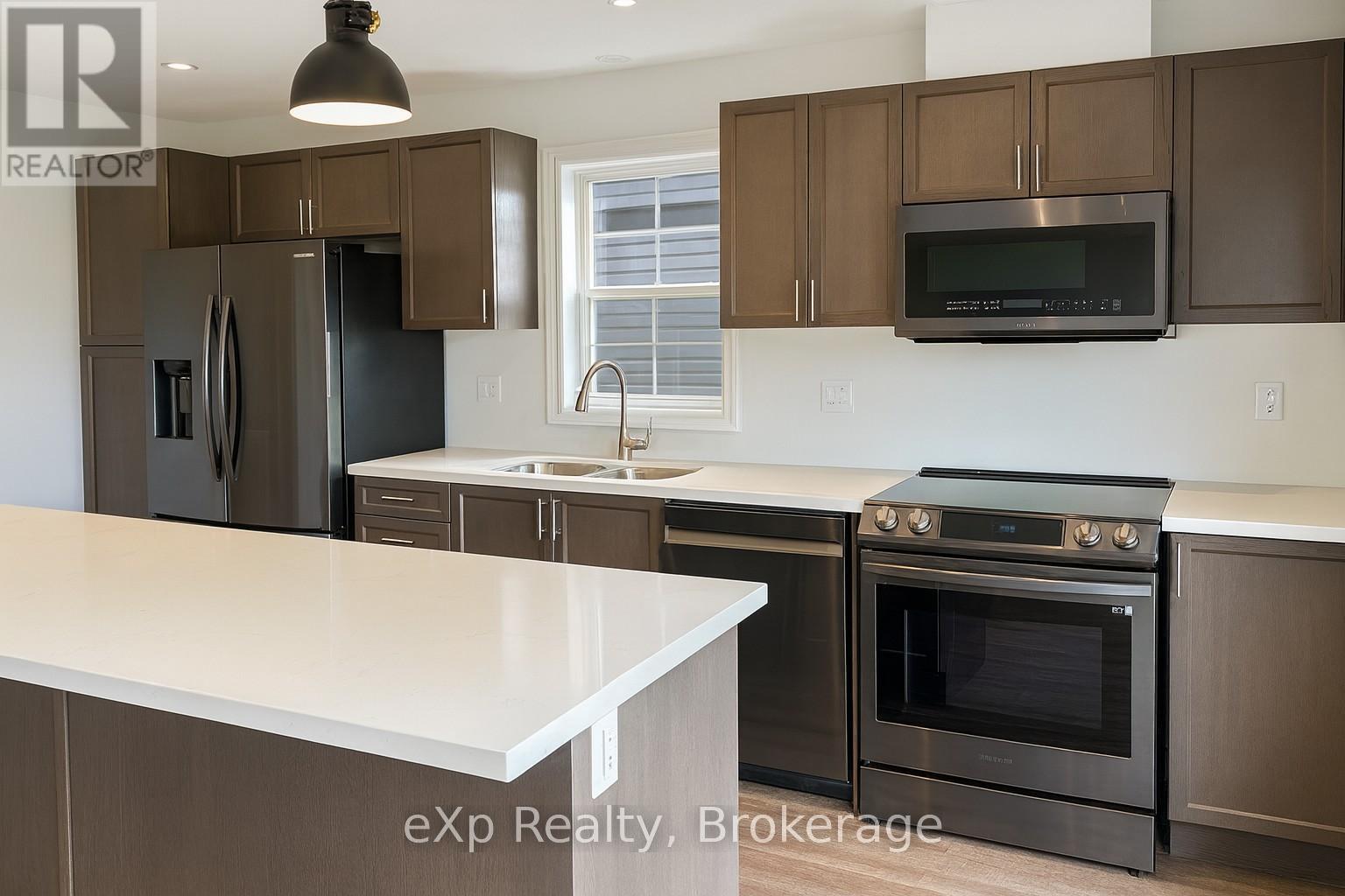 50 Quinn Forest Drive, Bracebridge, Ontario  P1L 1W9 - Photo 6 - X12455957