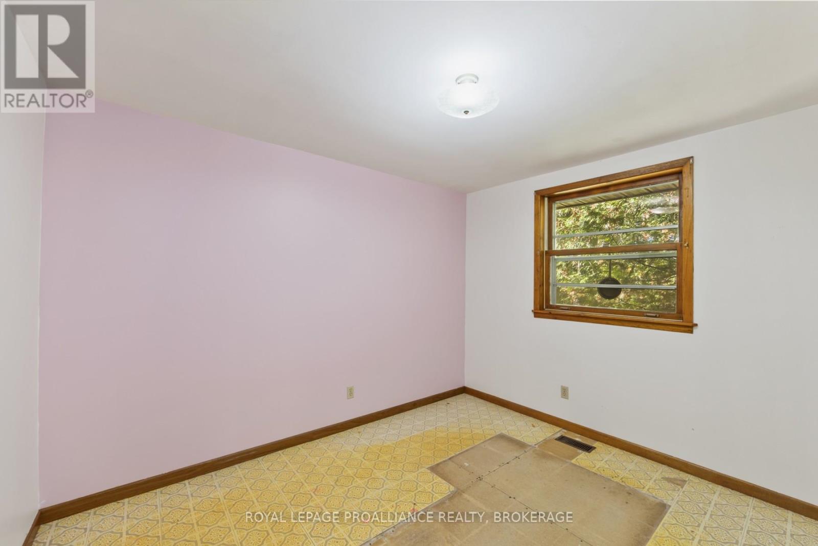 1136 Millhaven Road, Loyalist (Lennox And Addington - South), Ontario  K0H 2H0 - Photo 12 - X12455955
