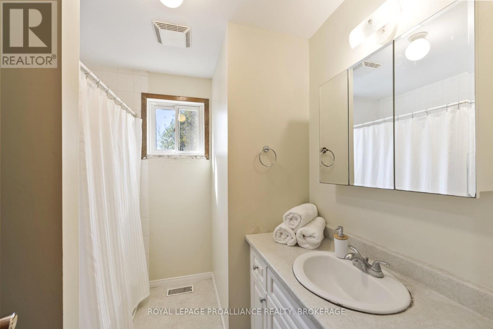 1136 Millhaven Road, Loyalist (Lennox And Addington - South), Ontario  K0H 2H0 - Photo 13 - X12455955