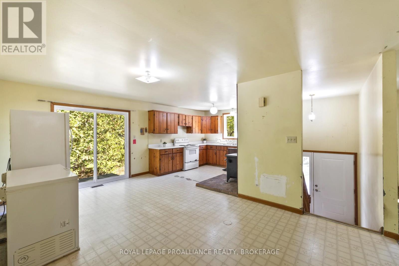 1136 Millhaven Road, Loyalist (Lennox And Addington - South), Ontario  K0H 2H0 - Photo 6 - X12455955