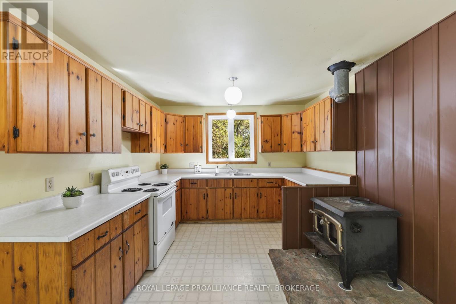 1136 Millhaven Road, Loyalist (Lennox And Addington - South), Ontario  K0H 2H0 - Photo 7 - X12455955
