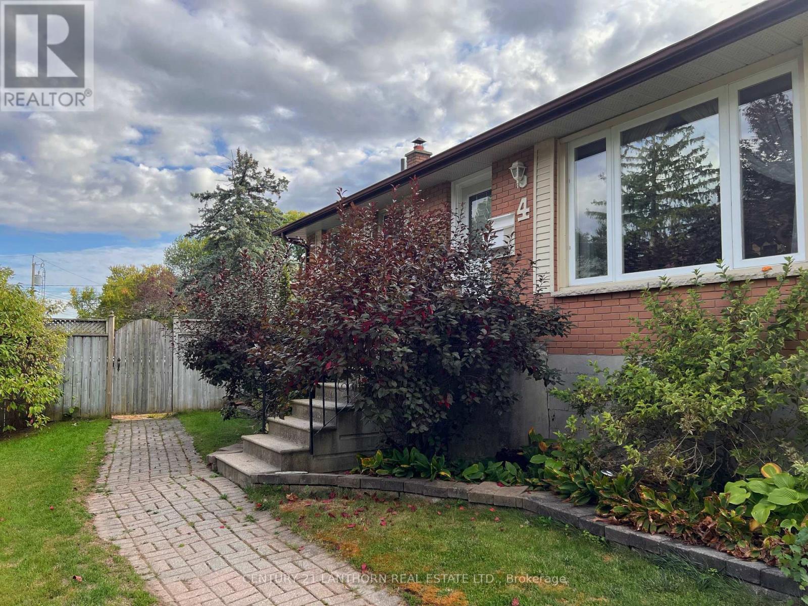 4 Highview Crescent, Belleville, Ontario  K8P 3G4 - Photo 3 - X12455983