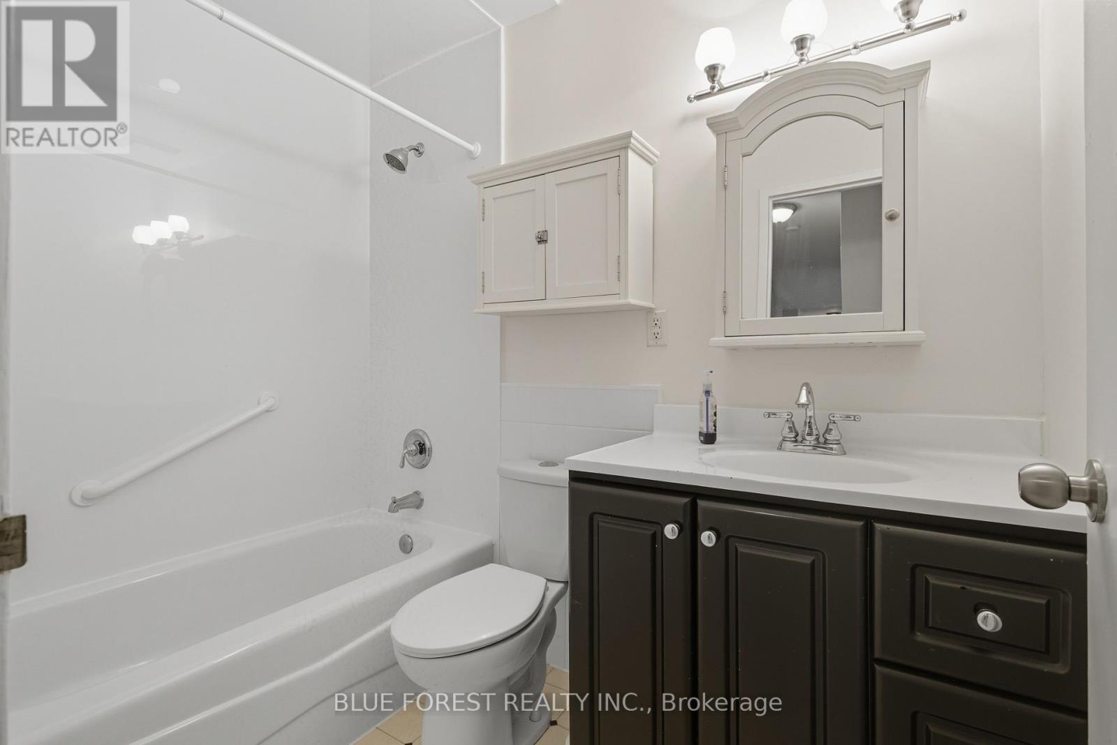 4 - 665 Wonderland Road S, London South (South M), Ontario  N6K 1M1 - Photo 17 - X12455950