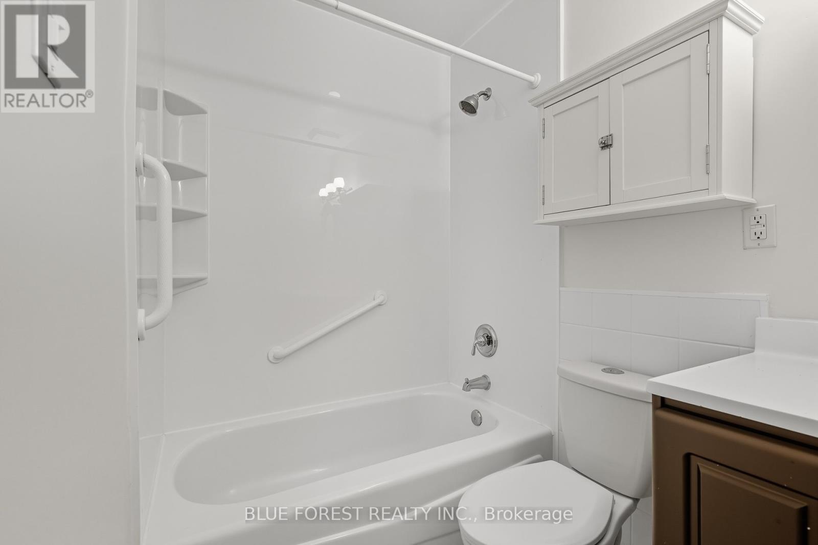 4 - 665 Wonderland Road S, London South (South M), Ontario  N6K 1M1 - Photo 18 - X12455950