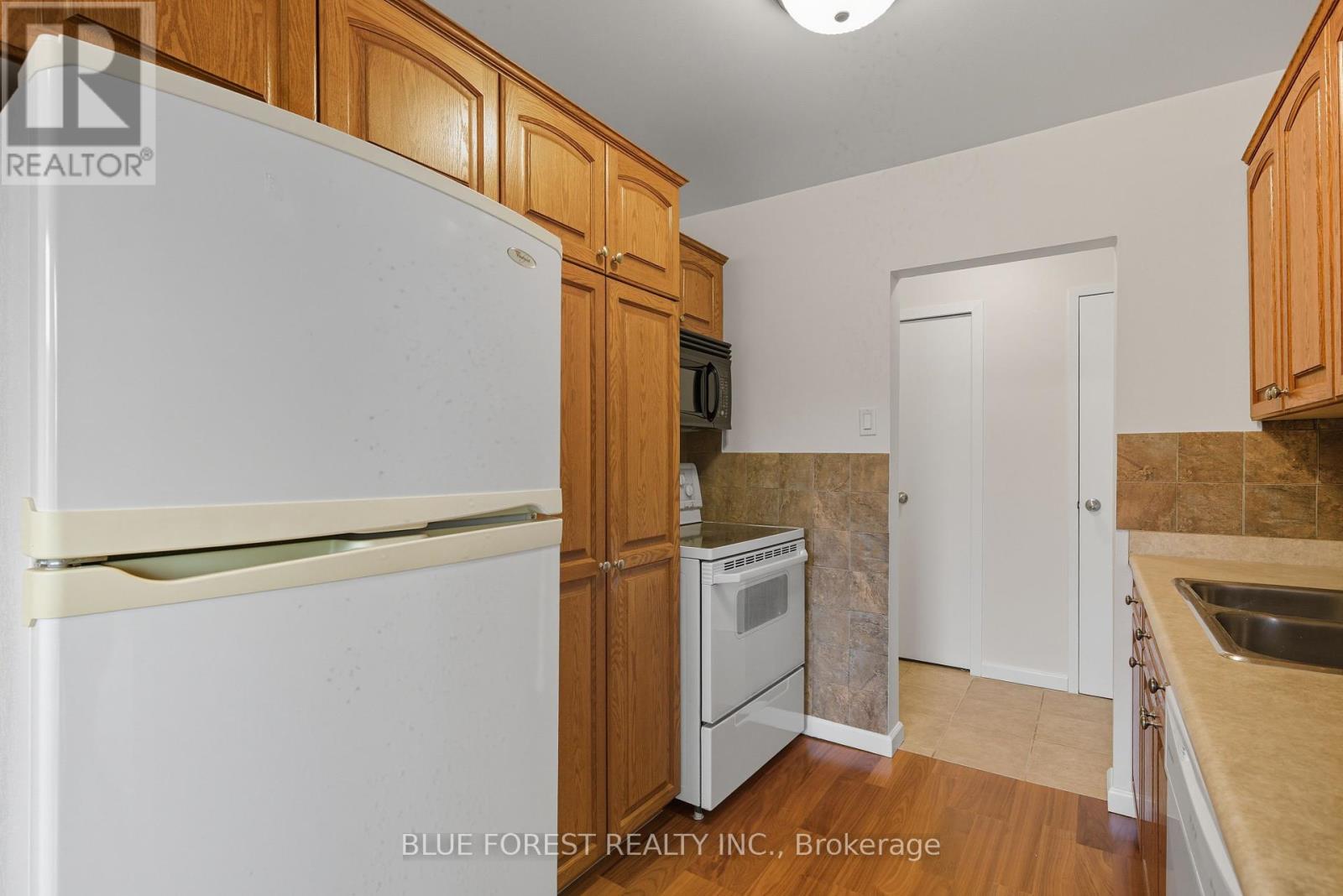 4 - 665 Wonderland Road S, London South (South M), Ontario  N6K 1M1 - Photo 7 - X12455950