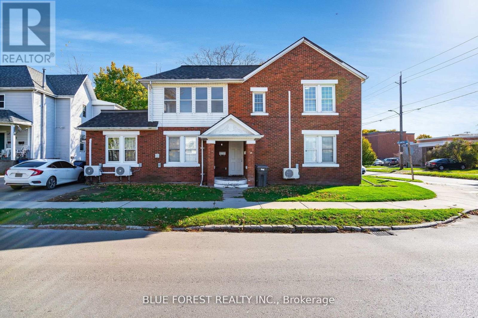 46-48 Wellington Street E, Chatham-Kent, Ontario  N7M 3N9 - Photo 1 - X12455959