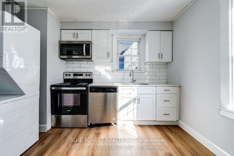 46-48 Wellington Street E, Chatham-Kent, Ontario  N7M 3N9 - Photo 11 - X12455959