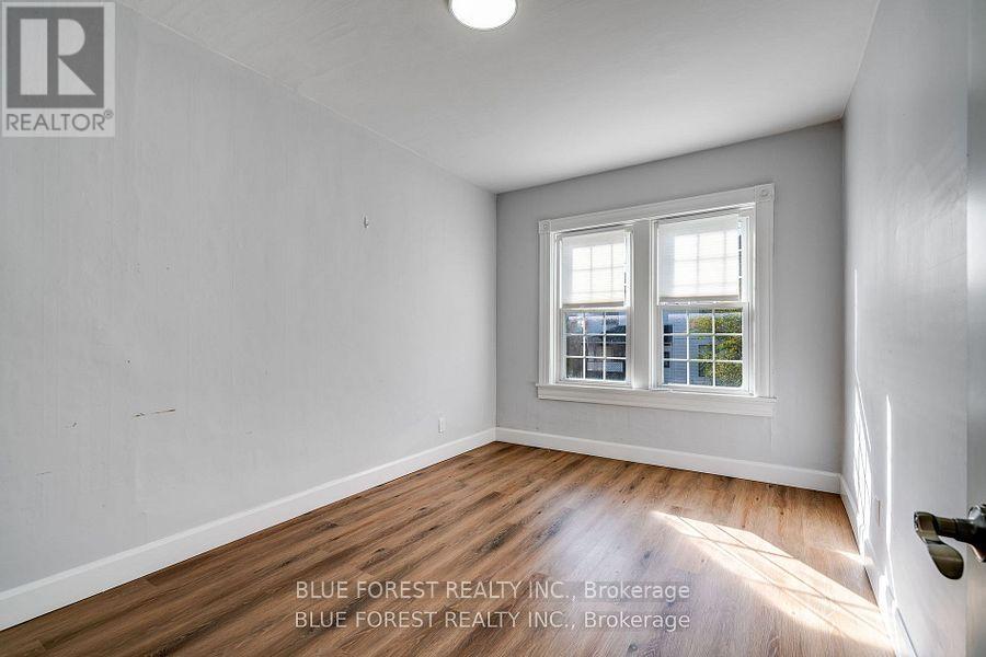46-48 Wellington Street E, Chatham-Kent, Ontario  N7M 3N9 - Photo 13 - X12455959