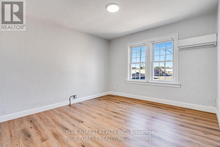 46-48 Wellington Street E, Chatham-Kent, Ontario  N7M 3N9 - Photo 15 - X12455959