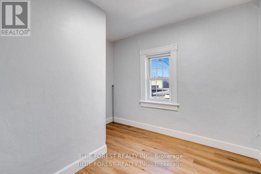 46-48 Wellington Street E, Chatham-Kent, Ontario  N7M 3N9 - Photo 17 - X12455959