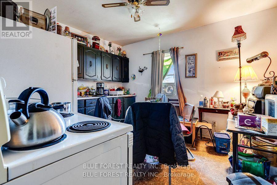 50-52 Wellington Street E, Chatham-Kent, Ontario  N7M 3N9 - Photo 11 - X12455960