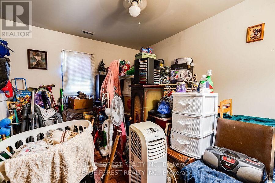 50-52 Wellington Street E, Chatham-Kent, Ontario  N7M 3N9 - Photo 13 - X12455960