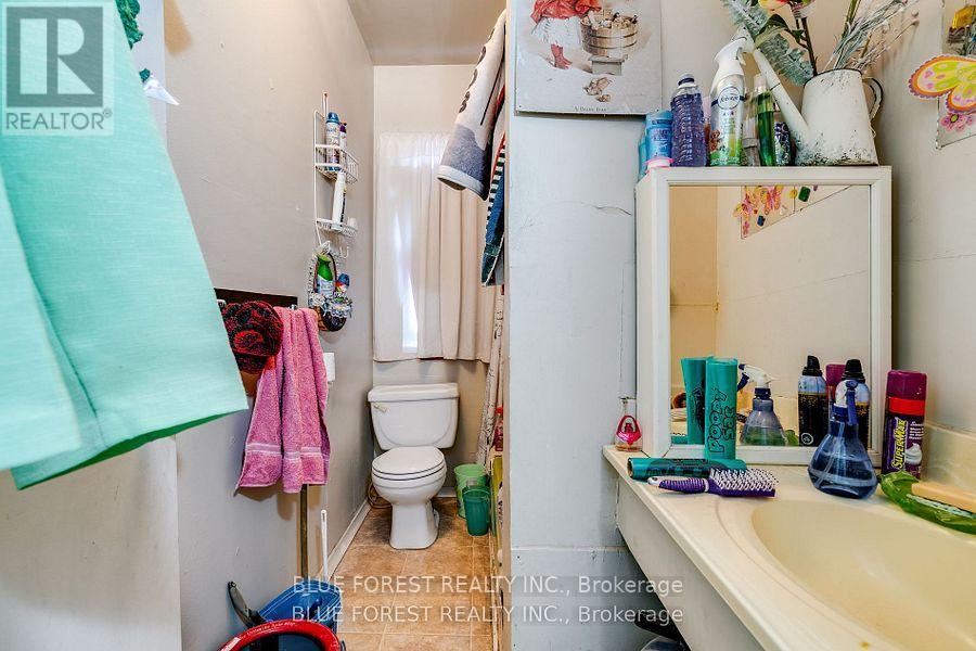 50-52 Wellington Street E, Chatham-Kent, Ontario  N7M 3N9 - Photo 14 - X12455960