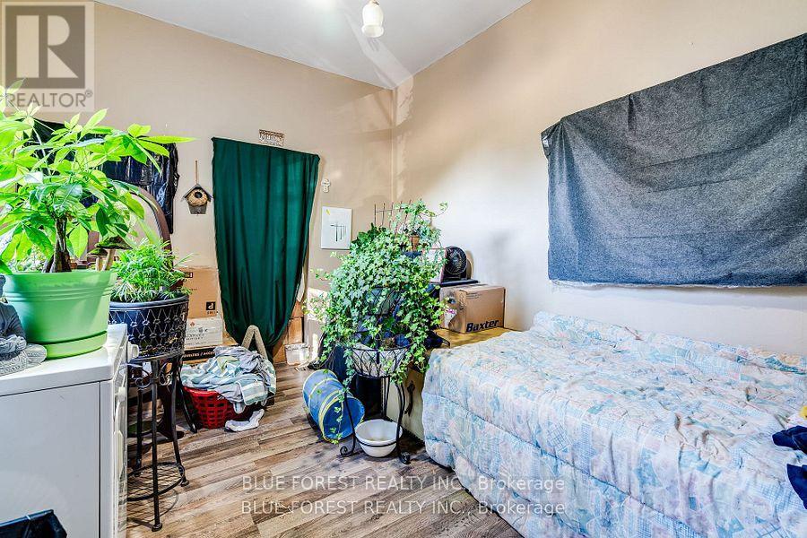 50-52 Wellington Street E, Chatham-Kent, Ontario  N7M 3N9 - Photo 18 - X12455960