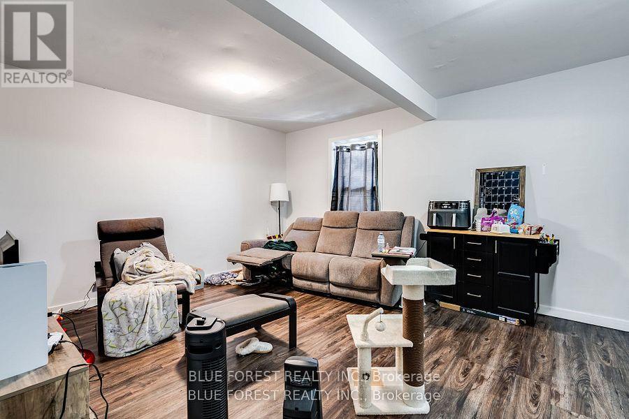 50-52 Wellington Street E, Chatham-Kent, Ontario  N7M 3N9 - Photo 19 - X12455960