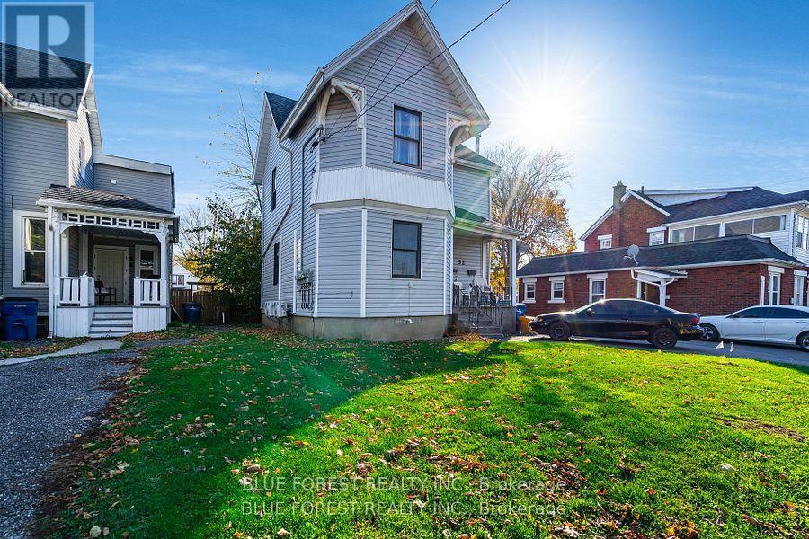 50-52 Wellington Street E, Chatham-Kent, Ontario  N7M 3N9 - Photo 2 - X12455960