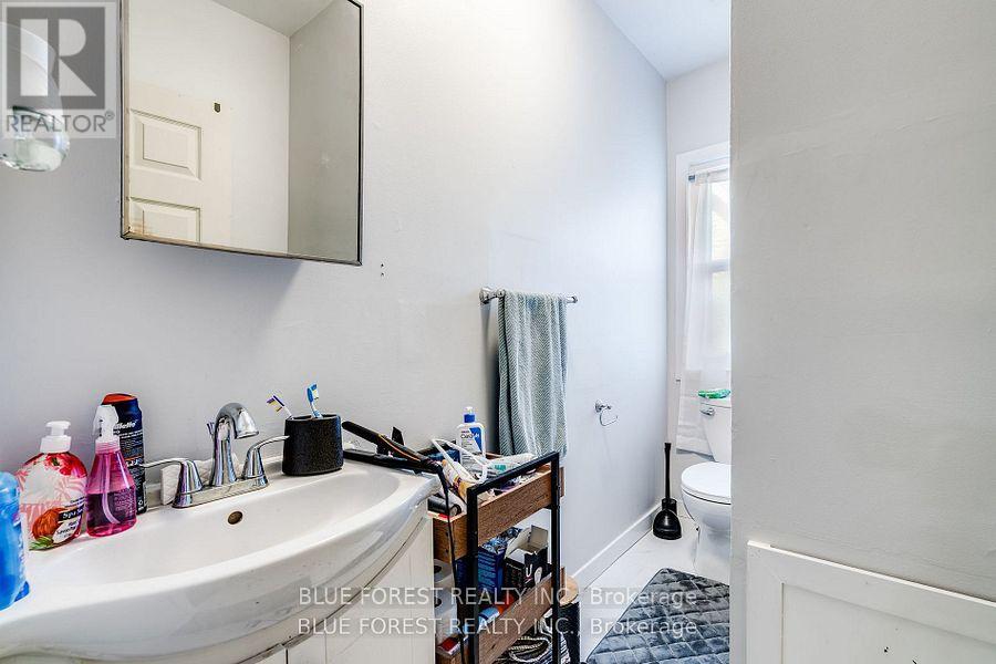 50-52 Wellington Street E, Chatham-Kent, Ontario  N7M 3N9 - Photo 21 - X12455960