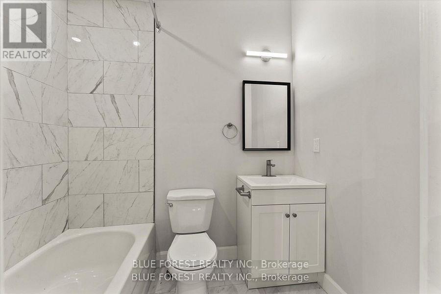 50-52 Wellington Street E, Chatham-Kent, Ontario  N7M 3N9 - Photo 3 - X12455960