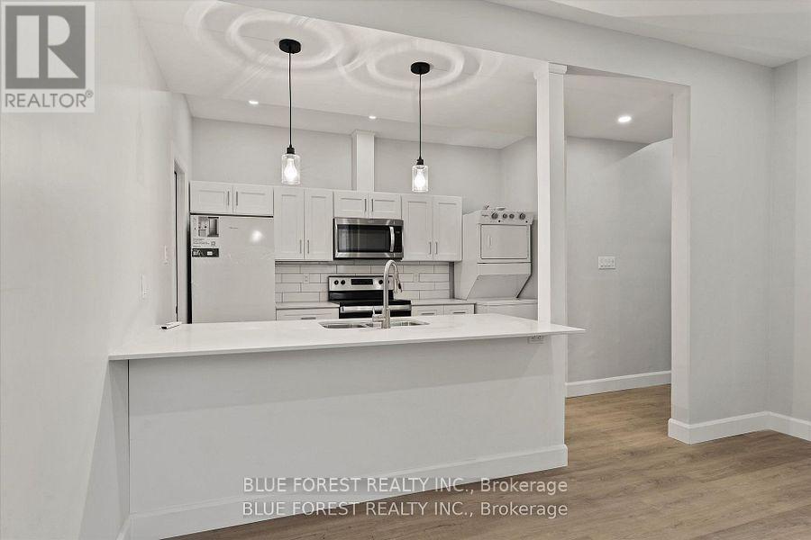 50-52 Wellington Street E, Chatham-Kent, Ontario  N7M 3N9 - Photo 4 - X12455960