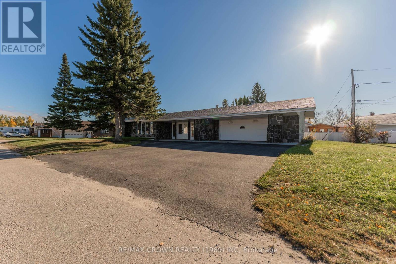 49 Hazel Street, Kapuskasing, Ontario  P5N 2Z7 - Photo 2 - T12455939