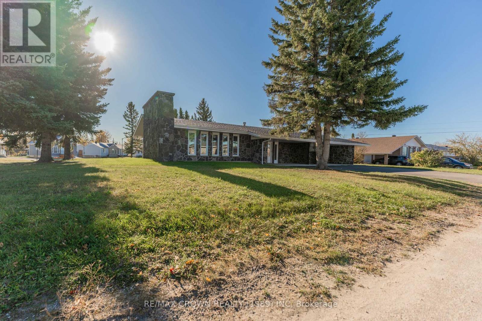 49 Hazel Street, Kapuskasing, Ontario  P5N 2Z7 - Photo 3 - T12455939