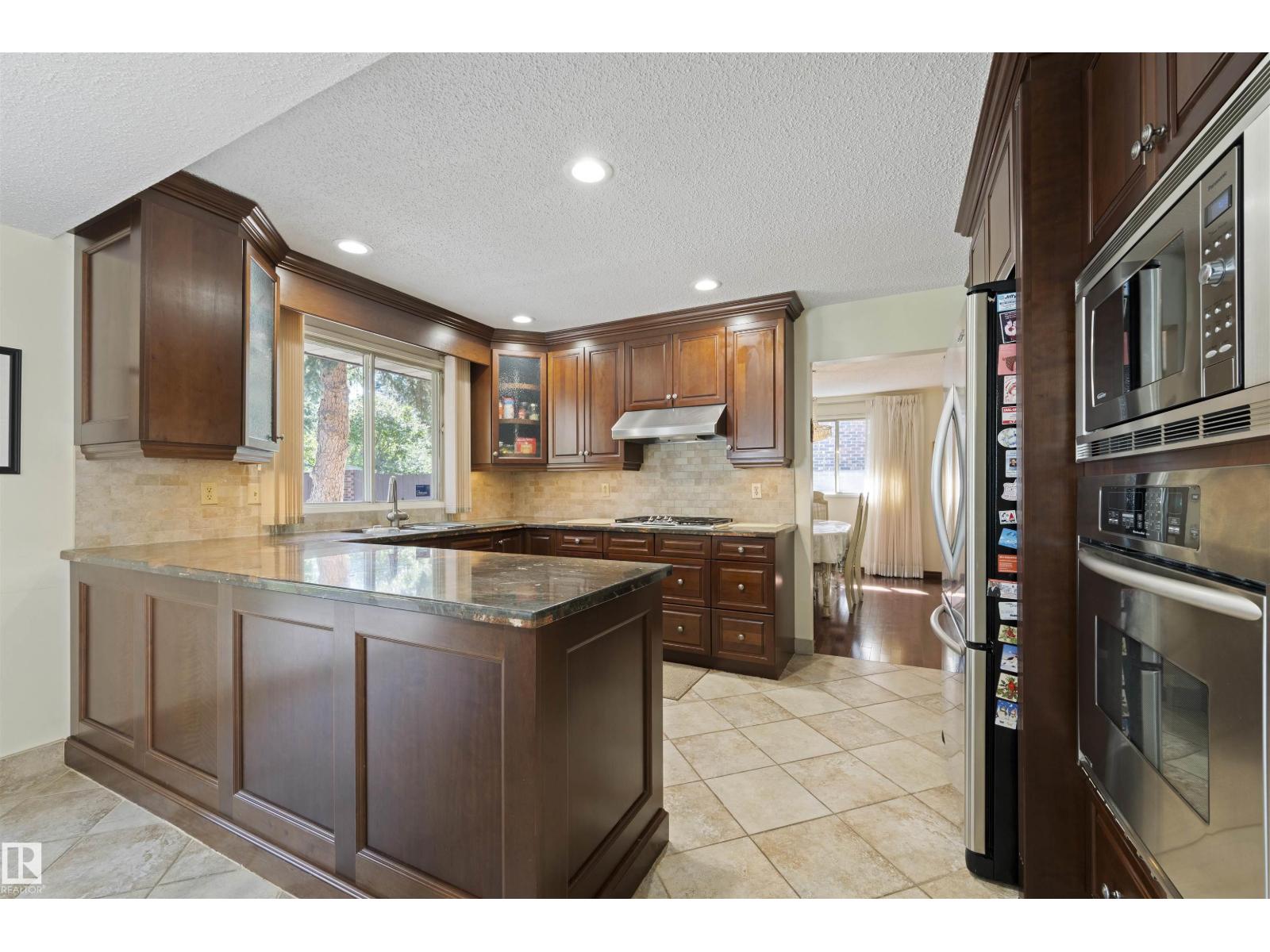 2811 125 St Nw, Edmonton, Alberta  T6J 4G3 - Photo 10 - E4461626