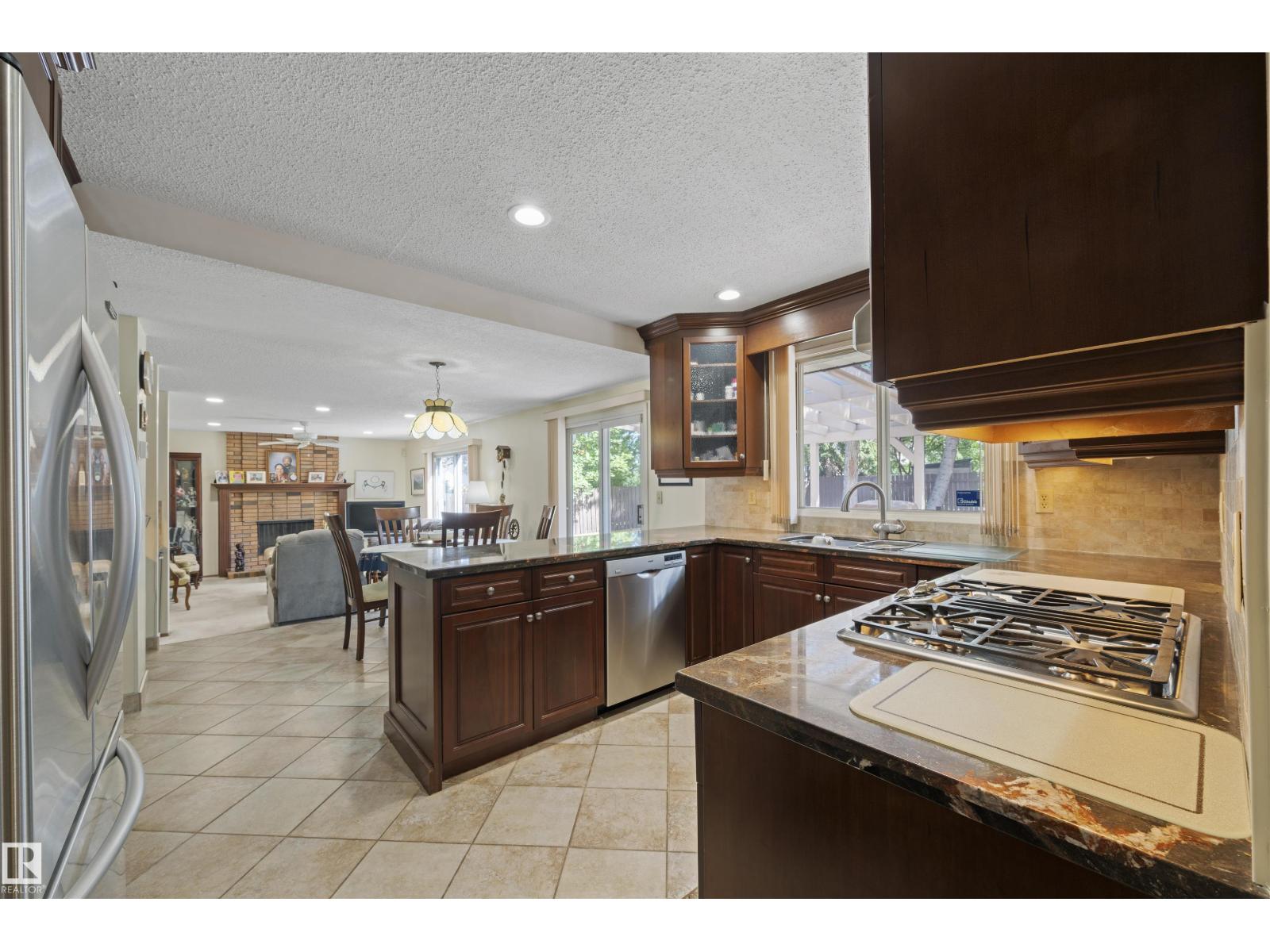 2811 125 St Nw, Edmonton, Alberta  T6J 4G3 - Photo 11 - E4461626
