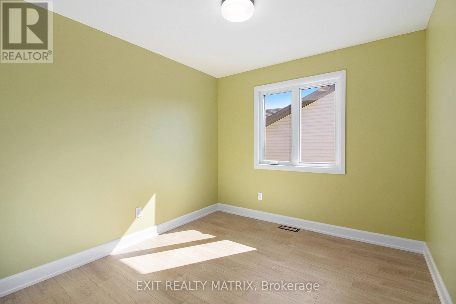 1311 Fribourg Street, Russell, Ontario  K0A 1W0 - Photo 10 - X12455973
