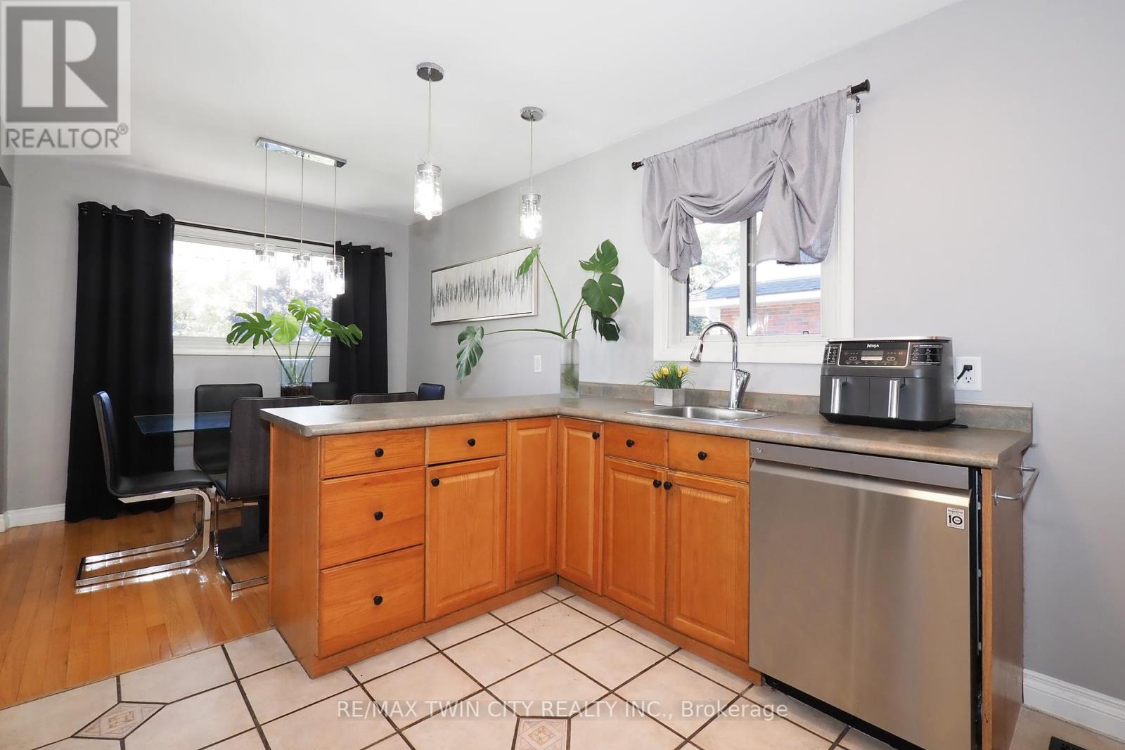 50 Highman Avenue, Cambridge, Ontario  N1R 3L7 - Photo 12 - X12455914