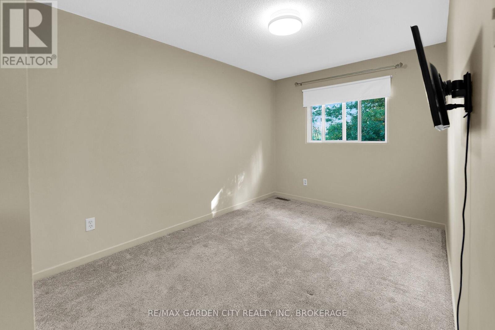 119 Silvan Drive, Welland, Ontario  L3C 6C1 - Photo 18 - X12455963