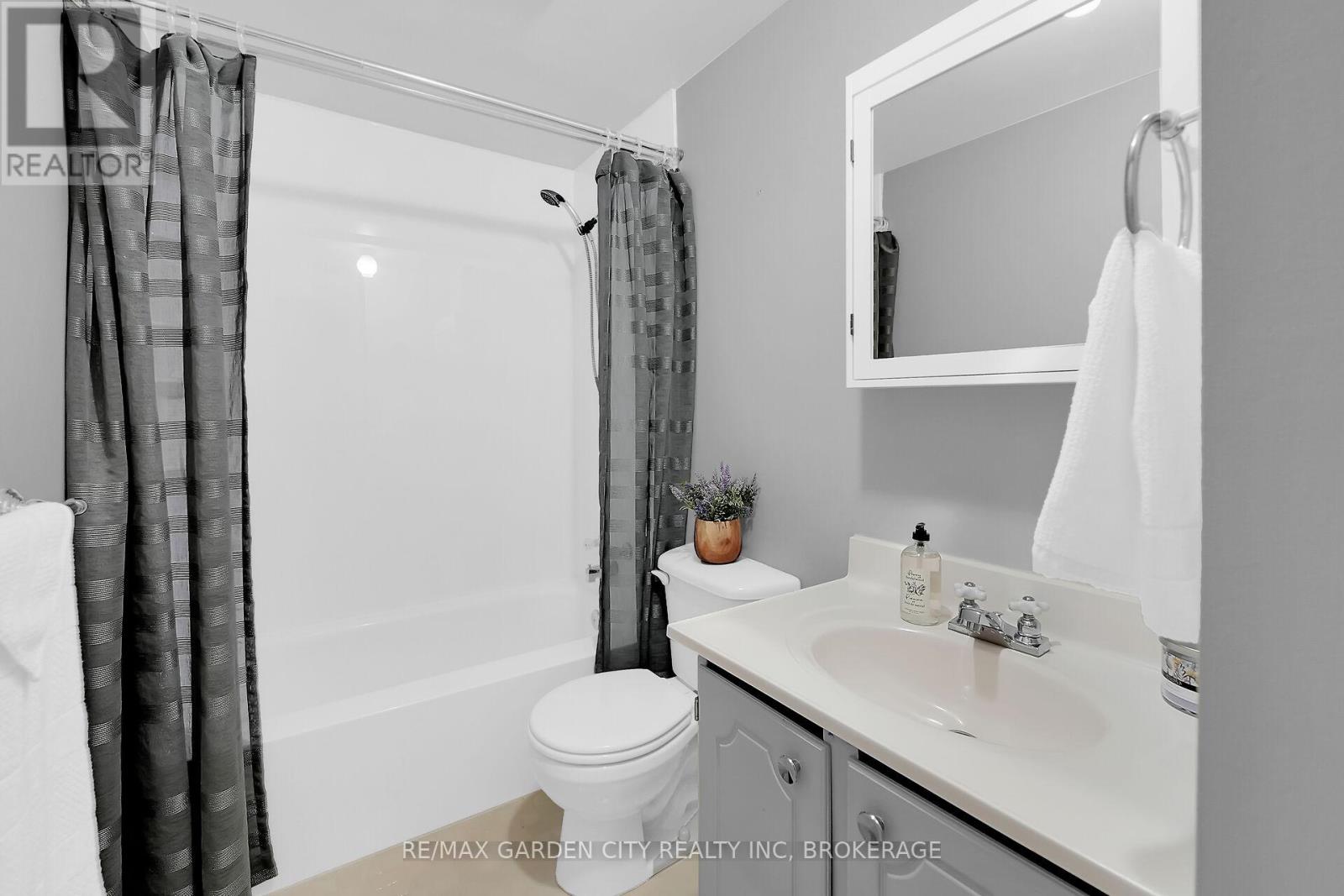 119 Silvan Drive, Welland, Ontario  L3C 6C1 - Photo 22 - X12455963