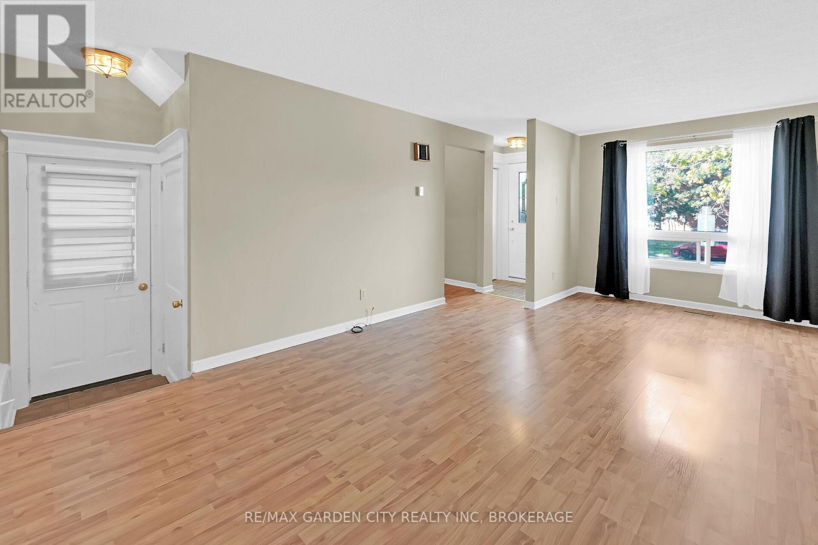 119 Silvan Drive, Welland, Ontario  L3C 6C1 - Photo 5 - X12455963