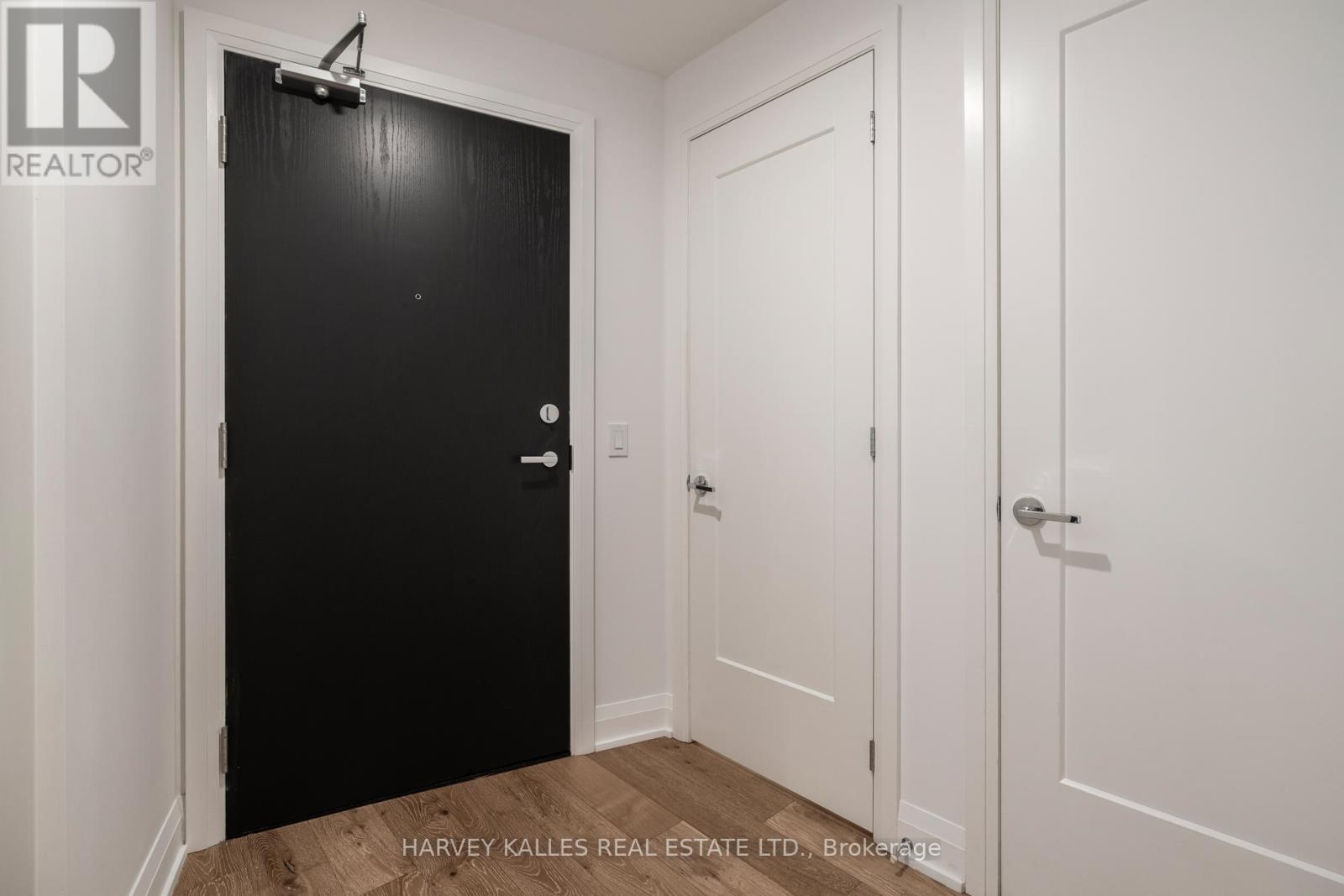 521 - 293 The Kingsway, Toronto, Ontario  M9A 0E8 - Photo 15 - W12455435