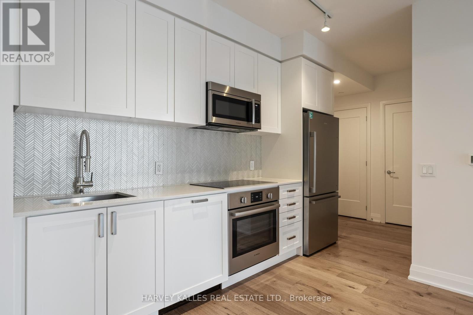 521 - 293 The Kingsway, Toronto, Ontario  M9A 0E8 - Photo 5 - W12455435