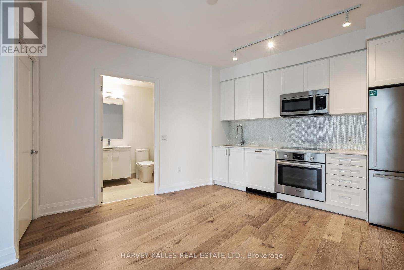 521 - 293 The Kingsway, Toronto, Ontario  M9A 0E8 - Photo 3 - W12455435