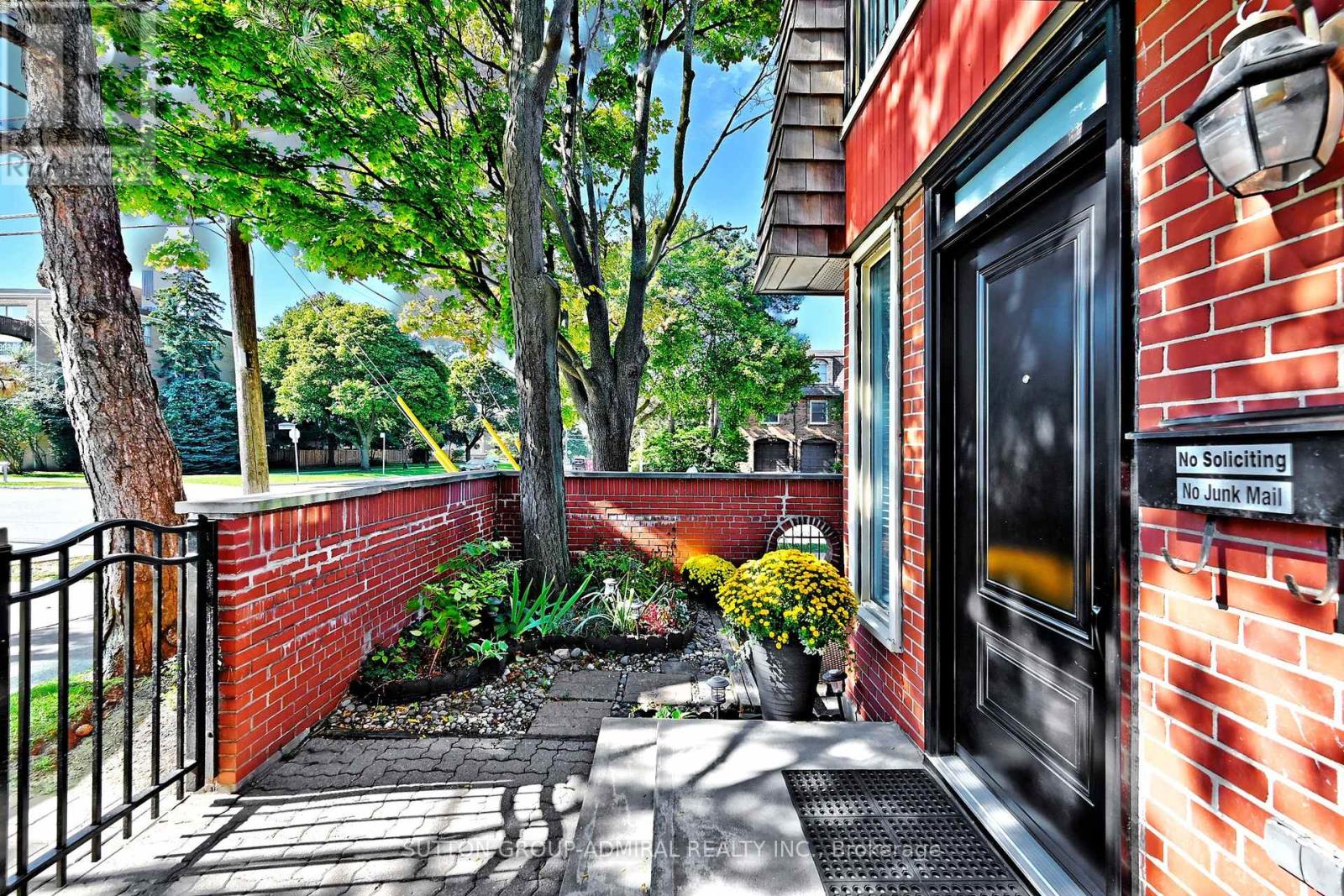 1 - 69 Upper Canada Drive, Toronto, Ontario  M2P 2A3 - Photo 9 - C12455622