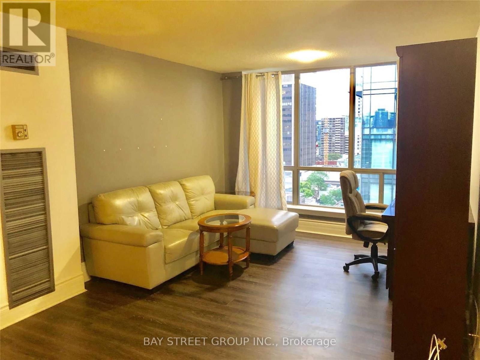 1507 - 40 Scollard Street, Toronto, Ontario  M5R 3S1 - Photo 4 - C12455980