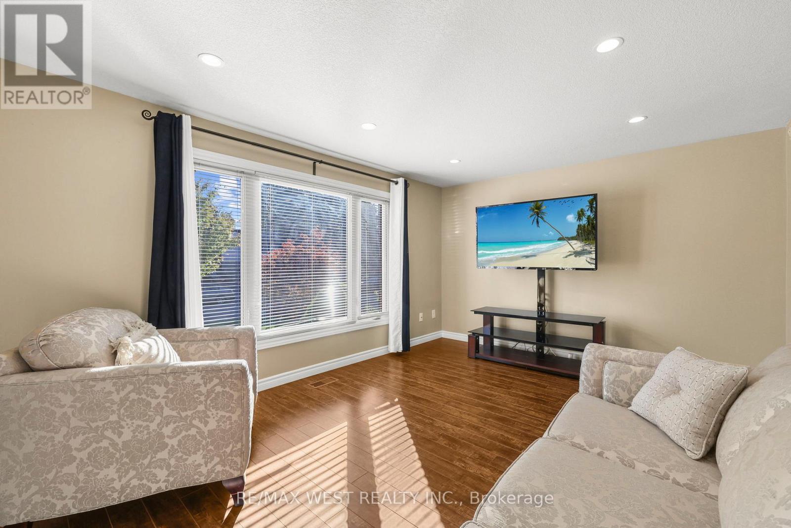 78 Chalmers Street S, Cambridge, Ontario  N1R 6A6 - Photo 4 - X12440603