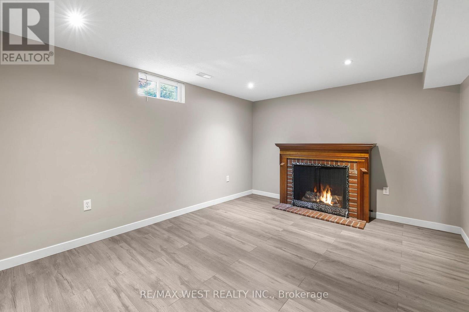 78 Chalmers Street S, Cambridge, Ontario  N1R 6A6 - Photo 12 - X12440603