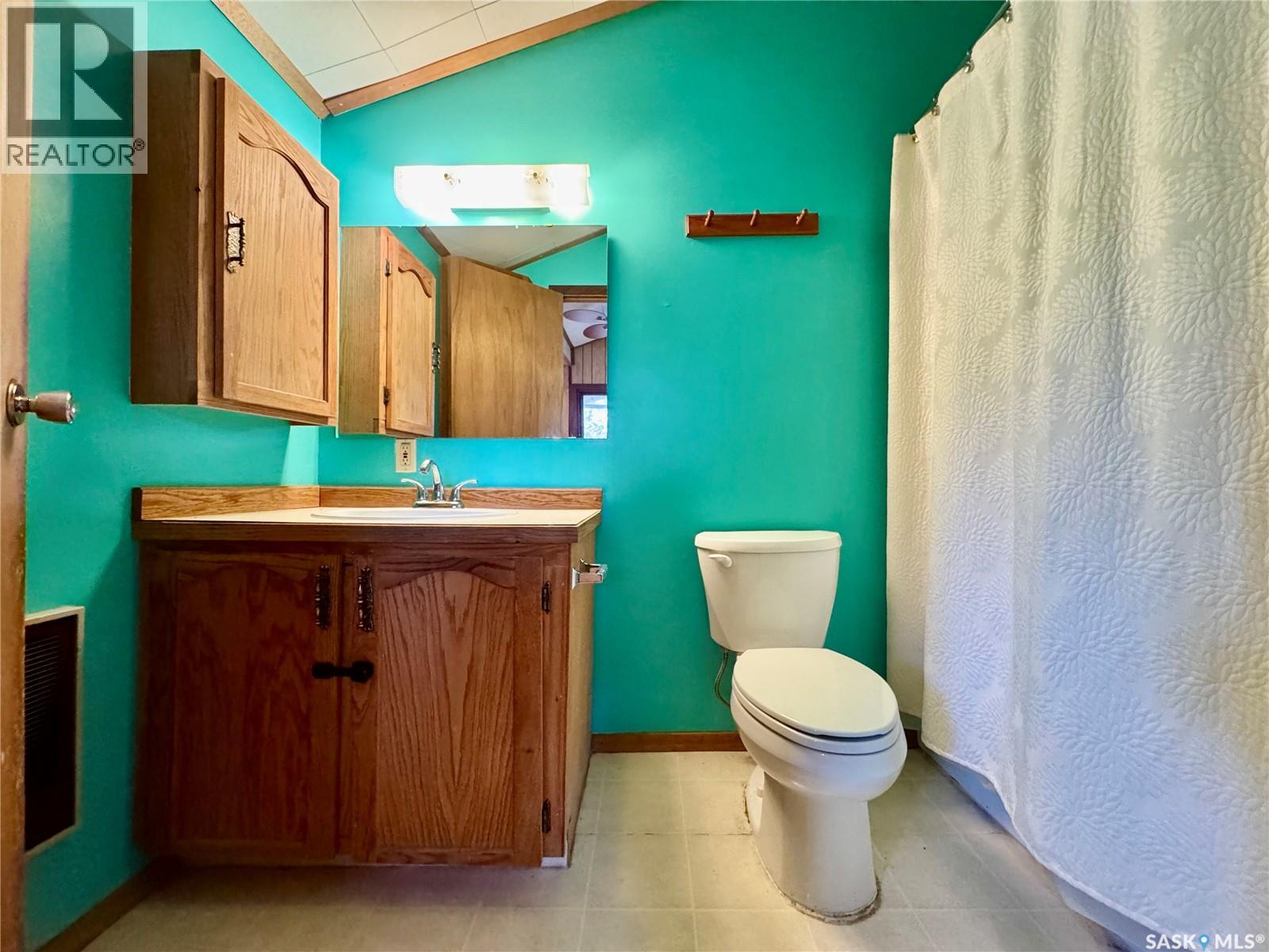 343 4th Street E, Regina Beach, Saskatchewan  S0G 4C0 - Photo 18 - SK020588