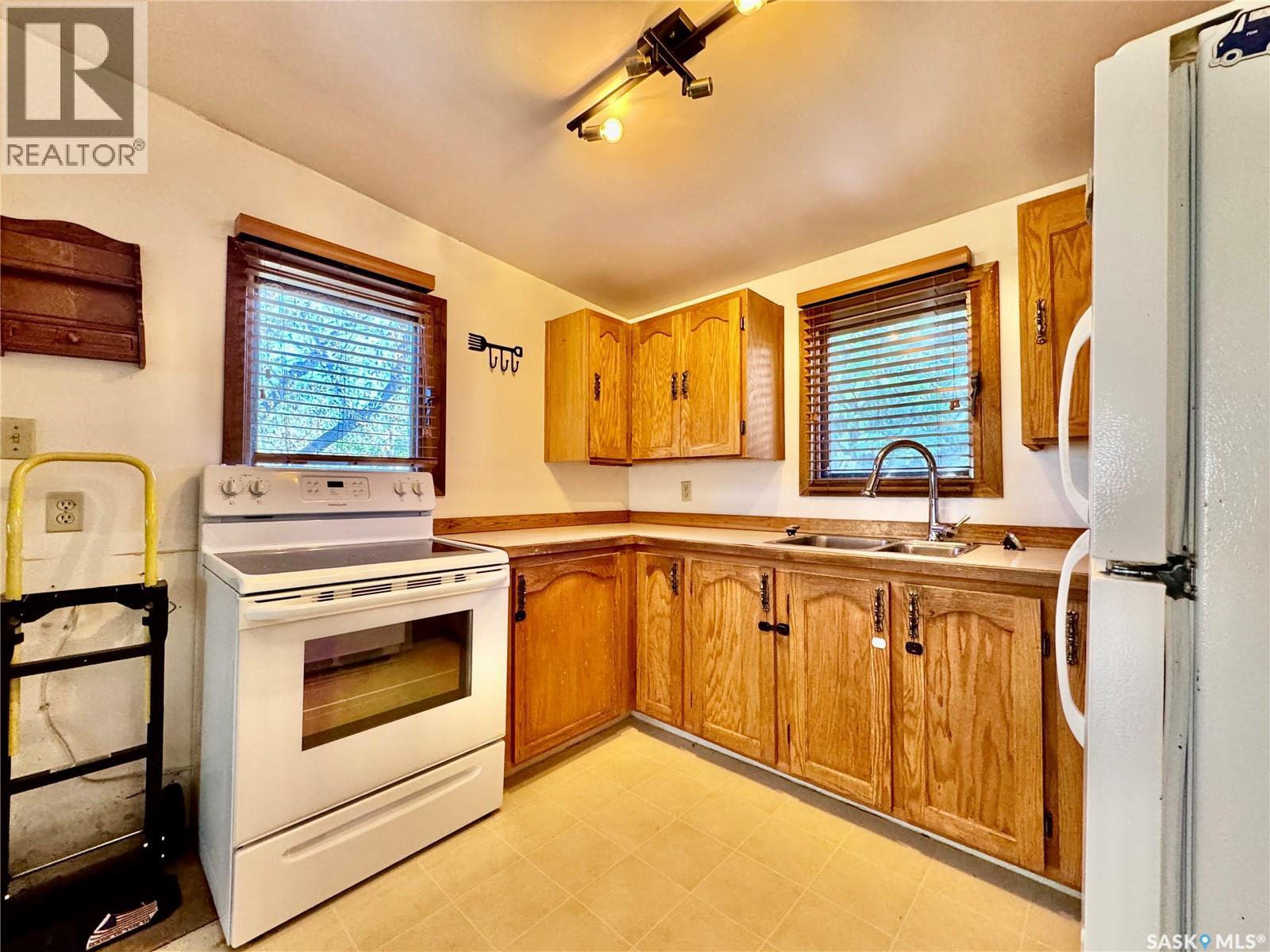 343 4th Street E, Regina Beach, Saskatchewan  S0G 4C0 - Photo 21 - SK020588