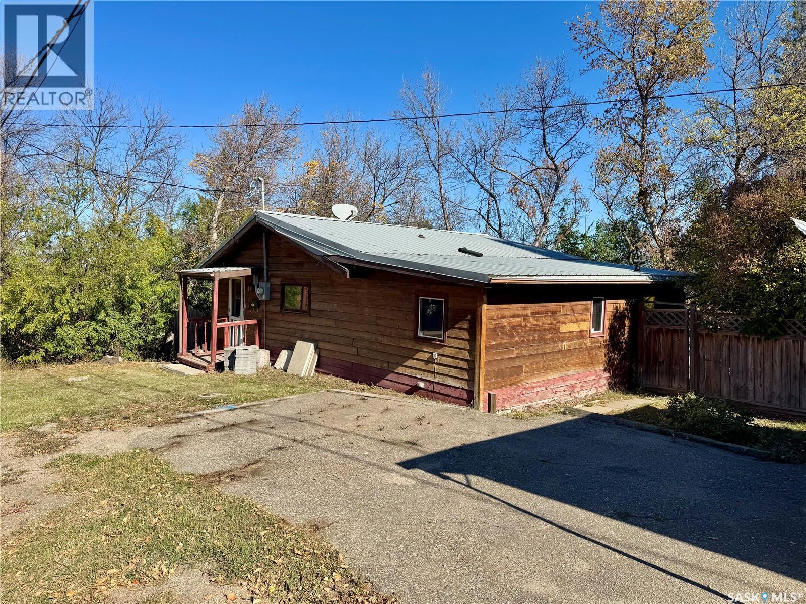 343 4th Street E, Regina Beach, Saskatchewan  S0G 4C0 - Photo 2 - SK020588