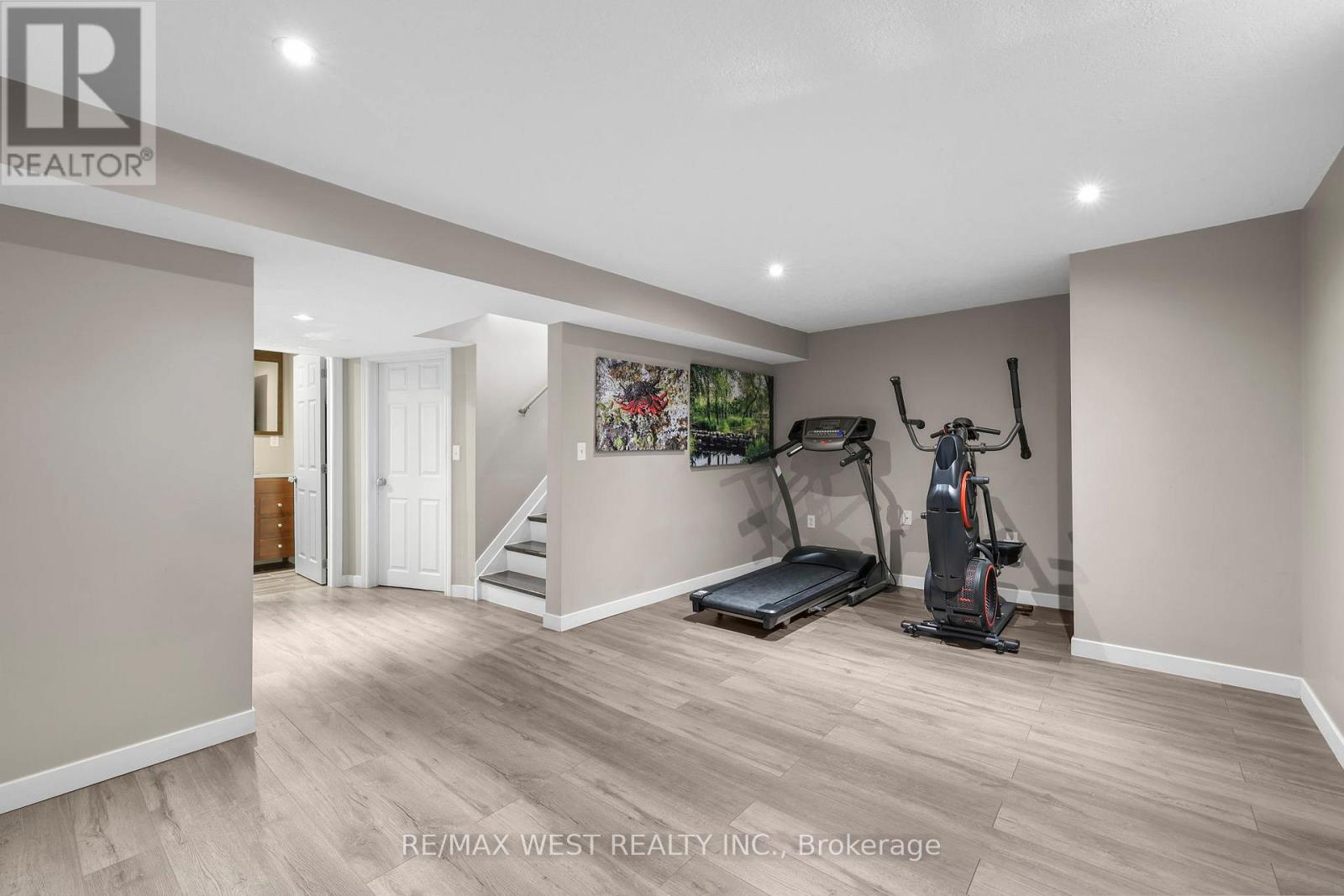 78 Chalmers Street S, Cambridge, Ontario  N1R 6A6 - Photo 11 - X12440603
