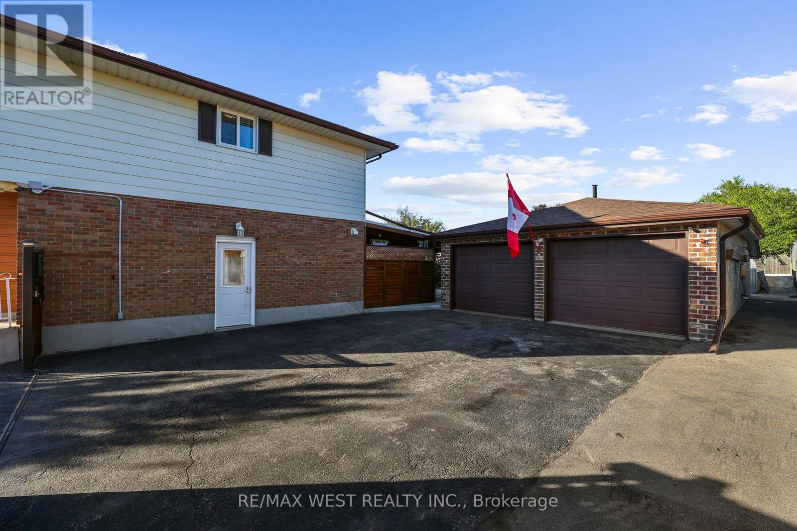 78 Chalmers Street S, Cambridge, Ontario  N1R 6A6 - Photo 3 - X12440603