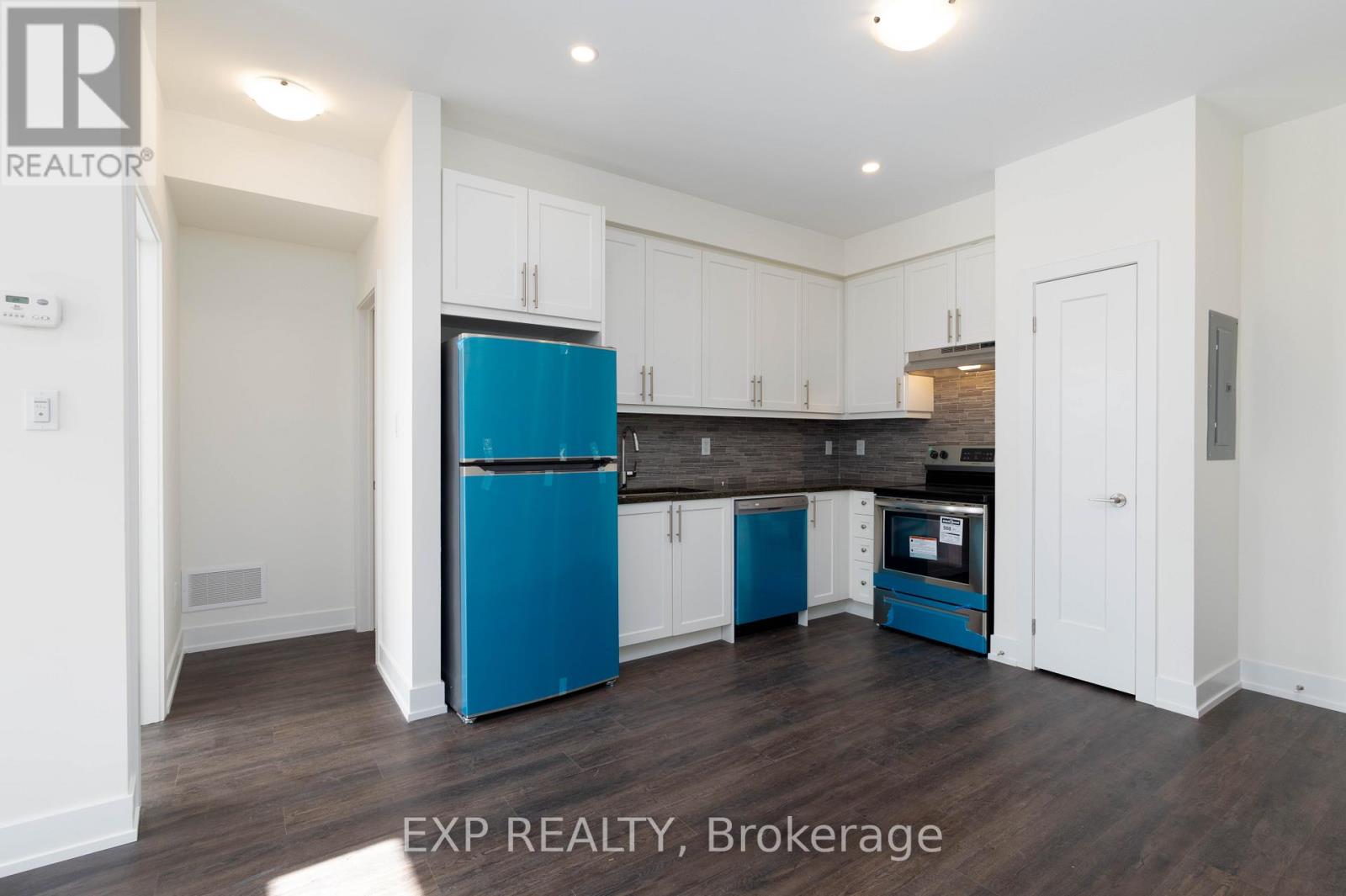 15 - 7 Phelps Lane, Richmond Hill, Ontario  L4E 1J4 - Photo 8 - N12455947