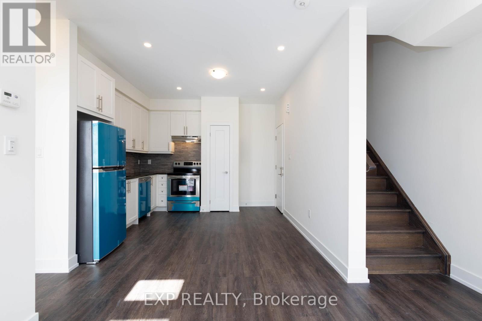 15 - 7 Phelps Lane, Richmond Hill, Ontario  L4E 1J4 - Photo 9 - N12455947