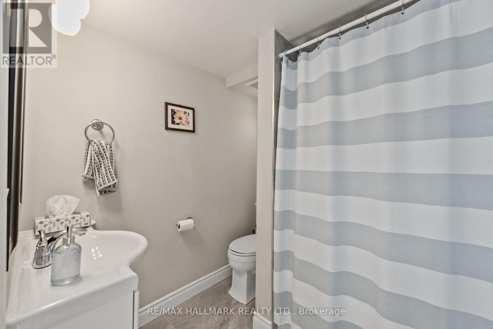 41 Shirlea Boulevard, Georgina, Ontario  L4P 1L1 - Photo 13 - N12455964