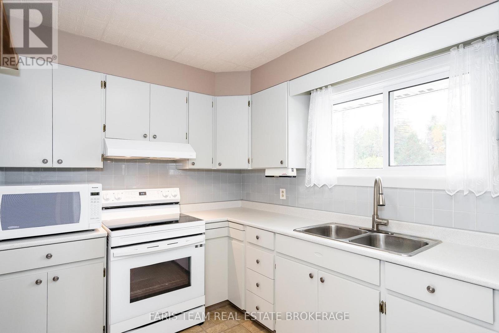 2826 Horseshoe Valley Road W, Springwater, Ontario  L0L 2K0 - Photo 6 - S12455978