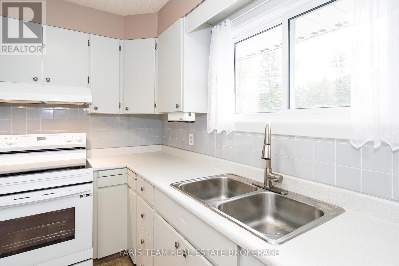 2826 Horseshoe Valley Road W, Springwater, Ontario  L0L 2K0 - Photo 9 - S12455978